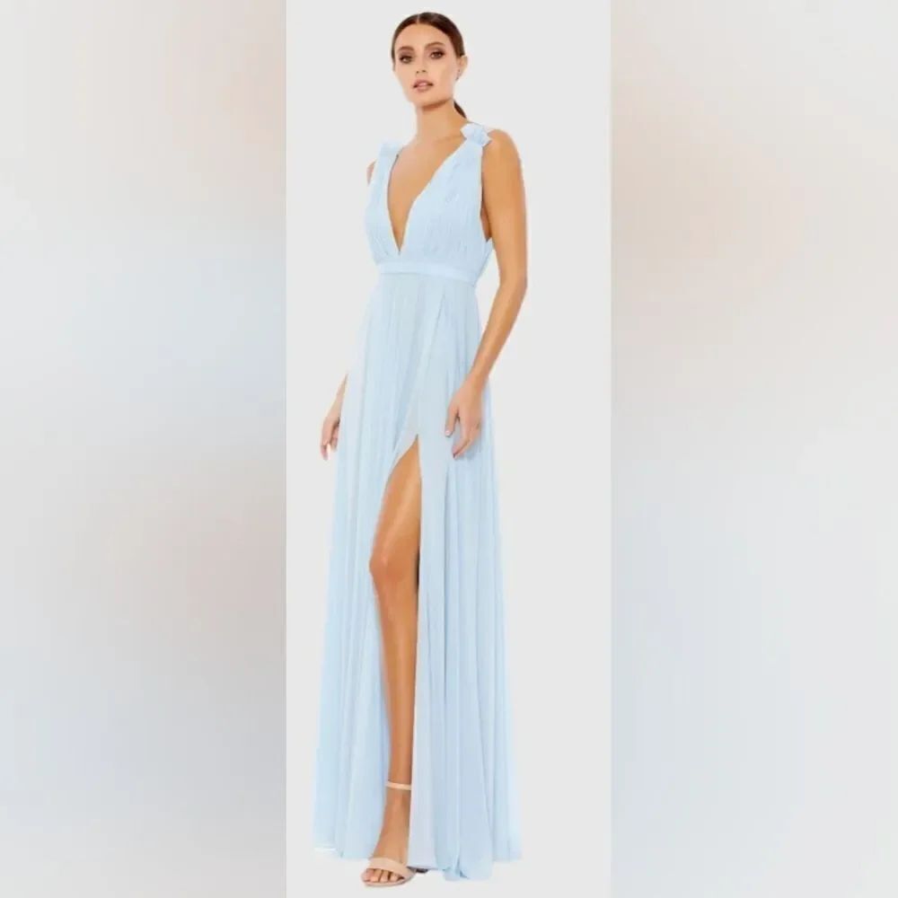 Mac Duggal 55321 Pleated Chiffon Sleeveless V-Neck Gown NWOT size 2 Powder Blue